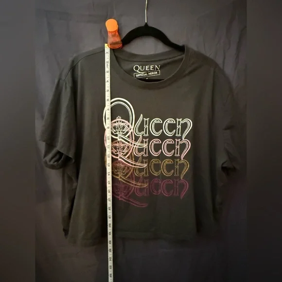 Torrid Queen Crop Tee - Picture 2 of 3